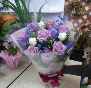 紫・ブルー系の花束