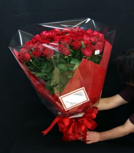 60本の赤バラの花束